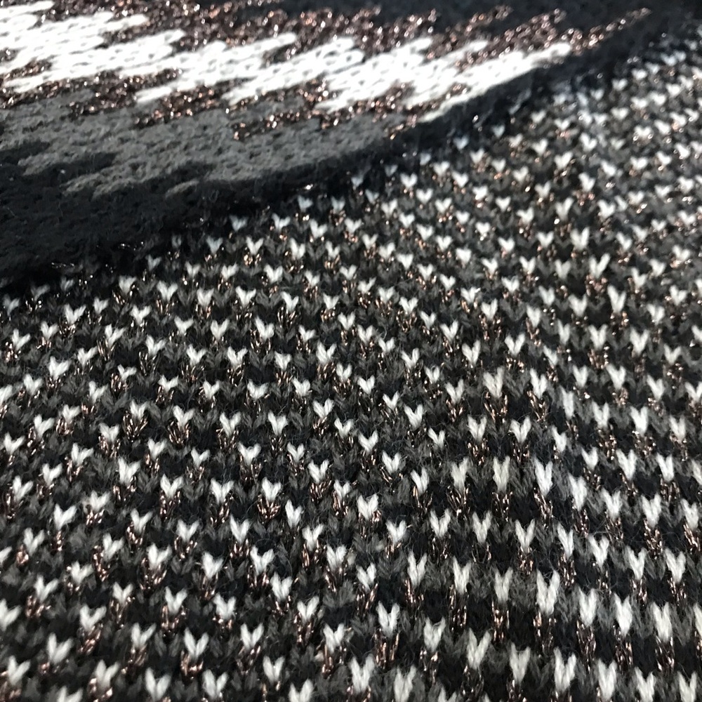 pattern scarf - Picture 3 of 3